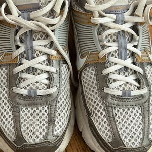 Nike Vomero 5 White and Gray Athletic Shoes